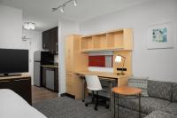 TownePlace Suites by Marriott Gainesville Northwestにあるテレビまたはエンターテインメントセンター