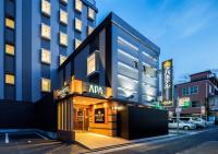Un edificio con un cartel en el costado. en APA Hotel Miyazaki Nobeoka Chuo, en Nobeoka