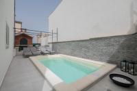 Bazén v ubytovaní Family Apartments Marita alebo v jeho blízkosti