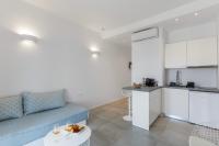 Kuchyňa alebo kuchynka v ubytovaní Alexander Suites