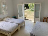 Postel nebo postele na pokoji v ubytování Maison front de mer à Kerkouen