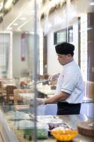 a chef preparing food in a restaurant kitchen at Khách sạn Hoàng Yến in Lao Cai