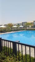 Bazén v ubytování 5 bedroom Villa - Dubai Hills nebo v jeho okolí