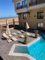 Bazén v ubytování Aqua Blue Bay Al Ahyaa nebo v jeho okolí