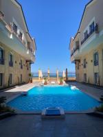 Bazén v ubytování Aqua Blue Bay Al Ahyaa nebo v jeho okolí