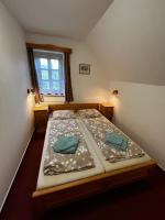 Postel nebo postele na pokoji v ubytování Apartments Dřevona II