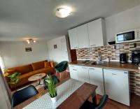 Kuchyň nebo kuchyňský kout v ubytování Apartmani Obala