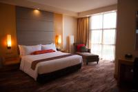 The Waterfront Hotel Kuchingにあるベッド