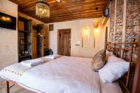 Postel nebo postele na pokoji v ubytování Alika Castle House