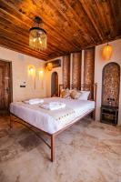 Postel nebo postele na pokoji v ubytování Alika Castle House