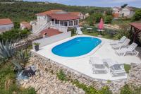 Bazén v ubytovaní Apartments Ruža Dragove Dugi otok alebo v jeho blízkosti