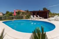 Bazén v ubytovaní Apartments Ruža Dragove Dugi otok alebo v jeho blízkosti