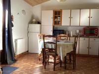 Kuchyňa alebo kuchynka v ubytovaní Maison de charme à Vachères avec jardin et vue montagne