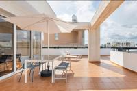 Balkón nebo terasa v ubytování Top Floor Apartment City Center