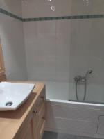 Łazienka w obiekcie Résidence Le Vallon - Appartement 2 pièces pour 4-5 personnes situé à Méribel centre proche des commerces et des pistes de ski MAE-1766