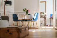 Część wypoczynkowa w obiekcie Le Marais cosy-comfy appartment