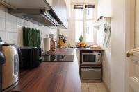 Kuchnia lub aneks kuchenny w obiekcie Le Marais cosy-comfy appartment