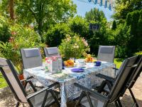 Vonkajšia záhrada v ubytovaní Apartment Junglans 3 by Interhome