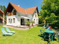 Vonkajšia záhrada v ubytovaní Apartment Junglans 3 by Interhome