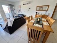 Posezení v ubytování Beautiful 2 Bed Apartment in Peyia Valley, Paphos