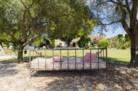 Ogród w obiekcie Chambre d'hôtes - B&B - Petit Luberon chez Manon en Luberon