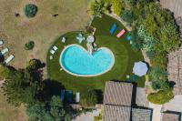 Basen w obiekcie Chambre d'hôtes - B&B - Petit Luberon chez Manon en Luberon lub w pobliżu