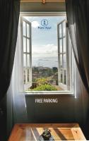 a window with a free parking sign in front of it at Hotel Faro Azul Valparaíso Cerro Alegre in Valparaíso