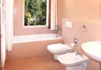 Koupelna v ubytování Barony Le Pergole holiday apartments Lugano