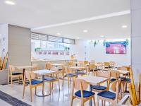 Reštaurácia alebo iné gastronomické zariadenie v ubytovaní Prestige Sant Marc