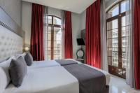 A bed or beds in a room at Hotel Ciutadella Barcelona