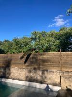 Bazén v ubytovaní Mas climatisé avec Piscine à 10 minutes de Montpellier et des plages alebo v jeho blízkosti