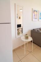 Posezení v ubytování Mirabella Mackenzie 1 Bedroom Flat Near the Sea