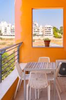 Balkón nebo terasa v ubytování Mirabella Mackenzie 1 Bedroom Flat Near the Sea