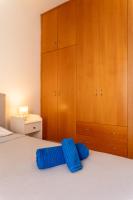 Postel nebo postele na pokoji v ubytování Mirabella Mackenzie 1 Bedroom Flat Near the Sea