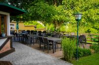 A garden outside Pension Baumgartner-Berghof