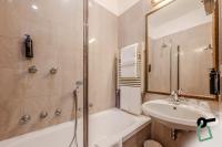 HOTIDAY Room Collection - Venezia Santa Luciaにあるバスルーム