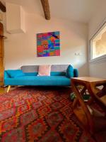Posedenie v ubytovaní A spacious, sunny & calm loft in Avignon’s heart