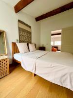 Posteľ alebo postele v izbe v ubytovaní A spacious, sunny & calm loft in Avignon’s heart