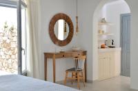Kuchyň nebo kuchyňský kout v ubytování Mythology Villas & Suites