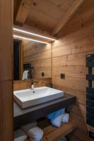 Kúpeľňa v ubytovaní Le Grand V, chalet de luxe avec piscine intérieure