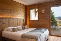 Posteľ alebo postele v izbe v ubytovaní Le Grand V, chalet de luxe avec piscine intérieure