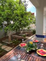 Vonkajšia záhrada v ubytovaní Super renovated maisonette - Σούπερ ανακαινισμένη μεζονέτα