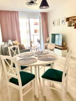 Televízia a/alebo spoločenská miestnosť v ubytovaní Apartament Boho #Basen#Sauna#Siłownia#Garaż