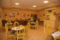 Vanda Boutique Hotel & Spa By Rafahiaにあるレストランまたは飲食店