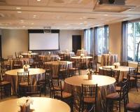 Ein Restaurant oder anderes Speiselokal in der Unterkunft Hyatt Place Las Vegas at Silverton Village 