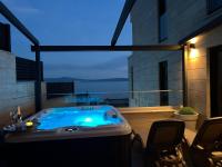 Bazén v ubytování BEACH FRONT VILLA FRAN - DELUXE SEA VIEW SUITE with private jacuzzi # 3 nebo v jeho okolí