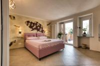 Łóżko lub łóżka w pokoju w obiekcie La Cantina Rent Rooms