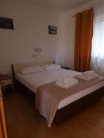 Posteľ alebo postele v izbe v ubytovaní Apartments with parking spaces Lopar, Rab - 16680