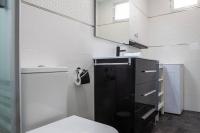 Kuchnia lub aneks kuchenny w obiekcie Chic 1 Bedroom Apartment next to El Prado