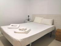 Postel nebo postele na pokoji v ubytování Cozy 2 Bedroom Apartment in Barrio de Salamanca